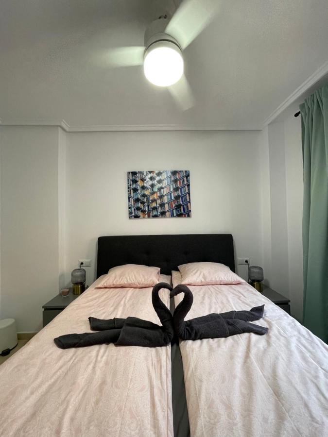 Three Bedroom Apartment With Pool In Torrevieja Ngoại thất bức ảnh