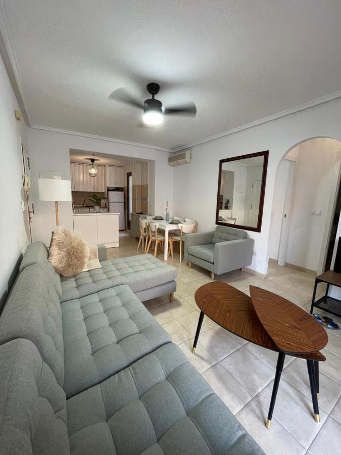 Three Bedroom Apartment With Pool In Torrevieja Ngoại thất bức ảnh