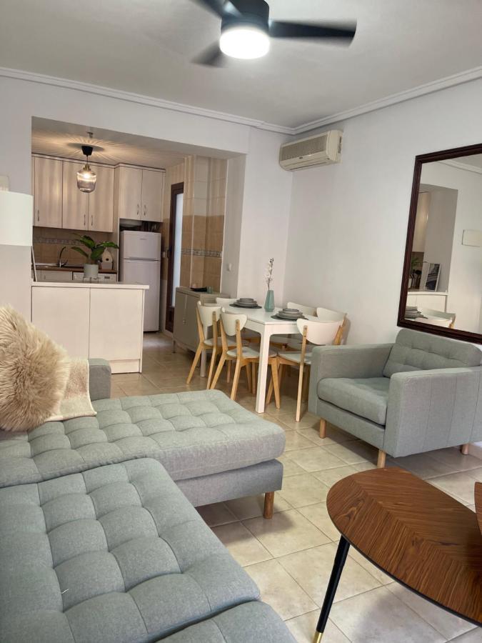 Three Bedroom Apartment With Pool In Torrevieja Ngoại thất bức ảnh