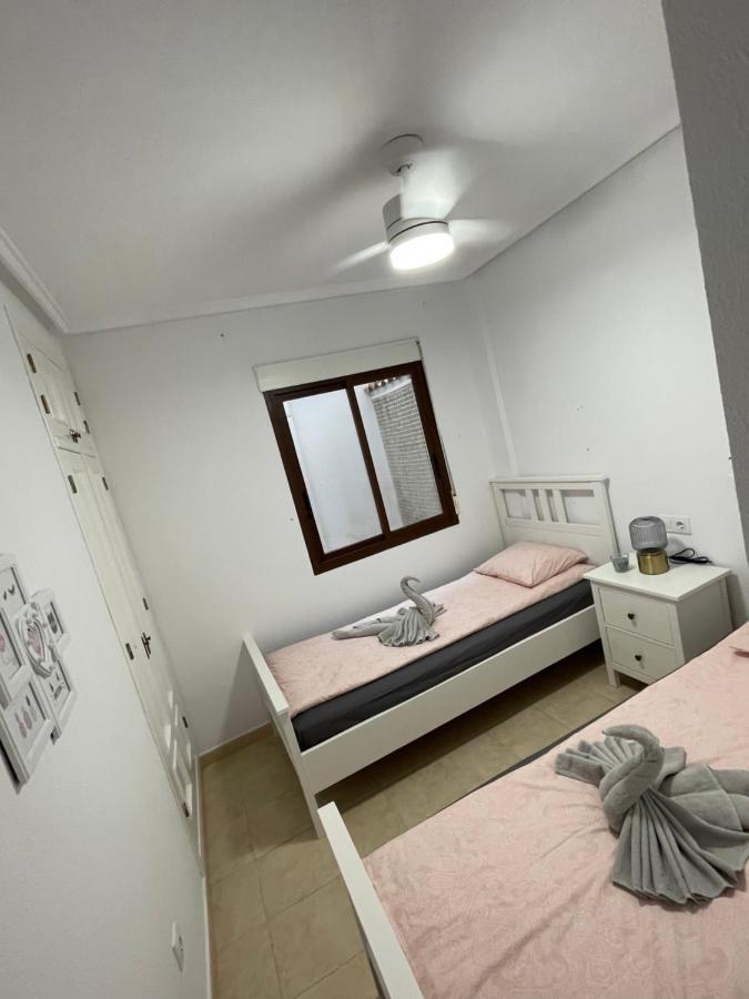 Three Bedroom Apartment With Pool In Torrevieja Ngoại thất bức ảnh